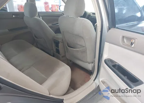 2005 Toyota Camry Le z USA, uszkodzony, nr VIN 4T1BE32KX5U614561